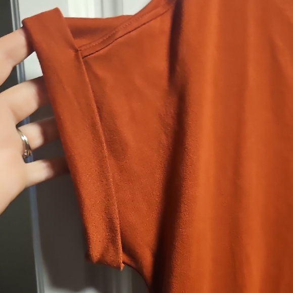 Women's V-Neck Rust Top - Picture 3 of 4